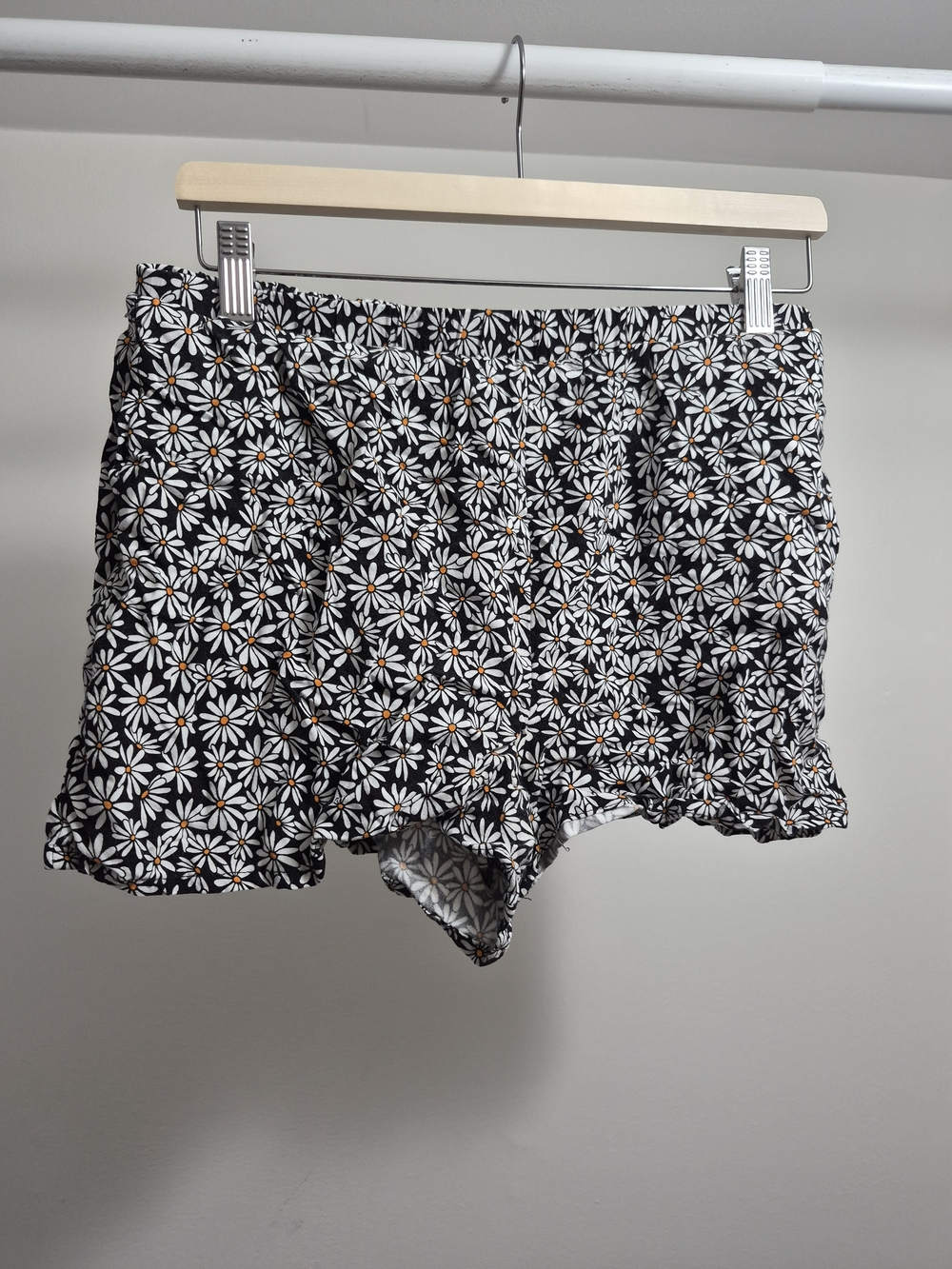 Black Daisy Print Women’s Shorts